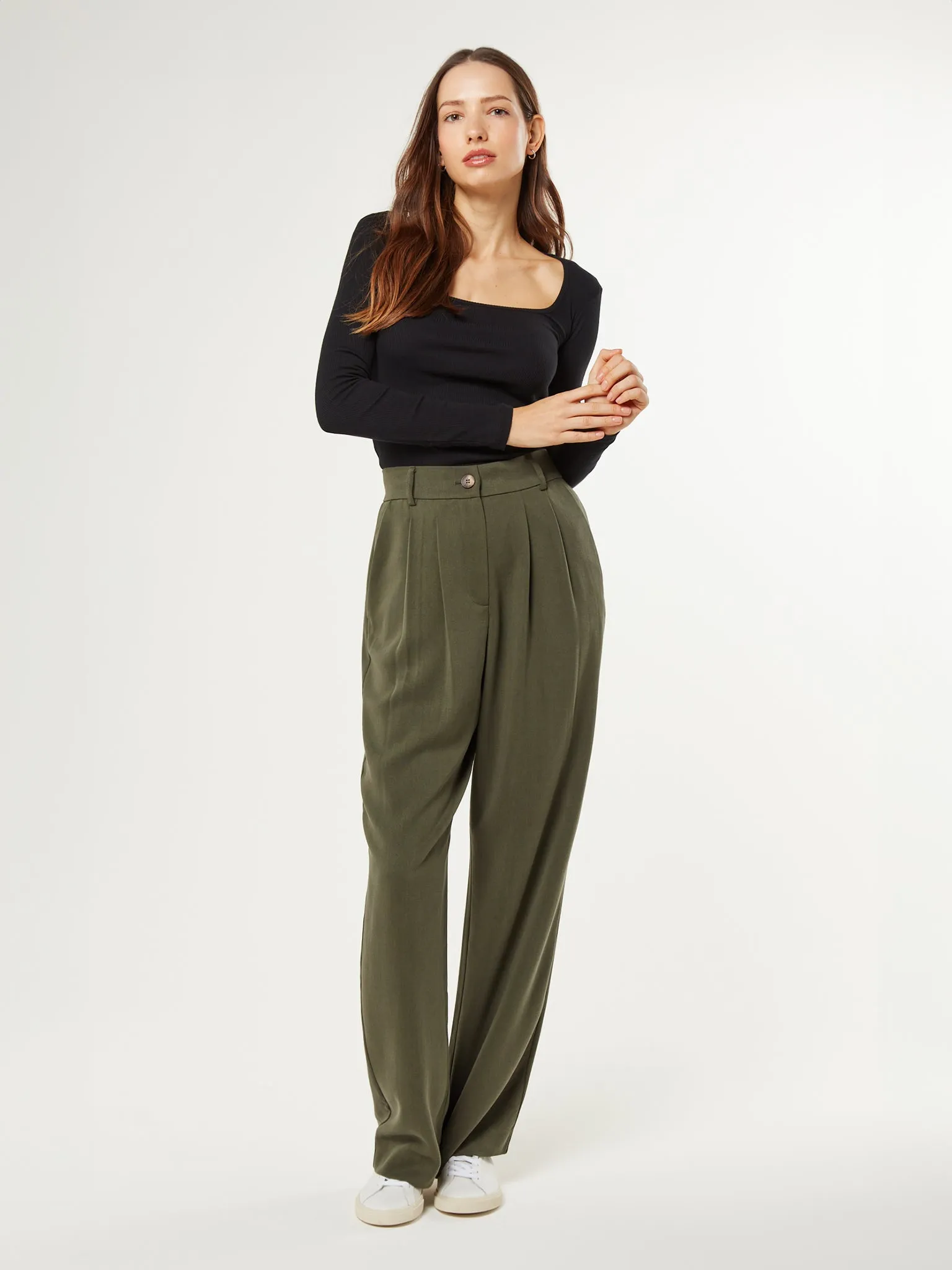 Cinnamon Straight Leg Trousers in Khaki